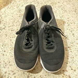 Nike Black Mesh Athletic Shoes